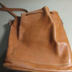 本革ショルダーバックの画像