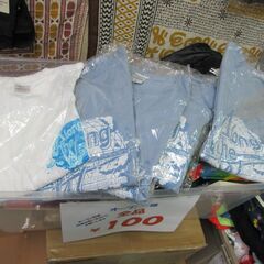 100円均一コーナー　新品未使用もあり　そのたいろいろの画像