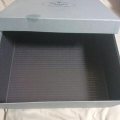 プラダ　PRADA　箱の画像