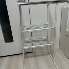 2段伸縮スチールラック　物干し？部分ありの画像