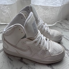 NIKEハイカットスニーカーの画像