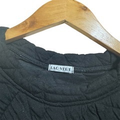【LAC-VERT 】 ブラッククルーネックの画像