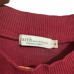 【earth 】赤 長袖 Tシャツ サイズ Lの画像