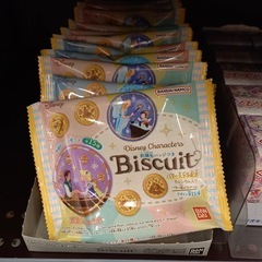 ディズニー刺繍缶バッジ探しています！
