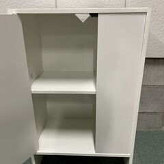 IKEA イケア BAGGEBO バッゲボー 木製 2段 収納棚 キャビネット 扉付 ホワイト 幅50cm×奥行30cm×高さ80cmの画像