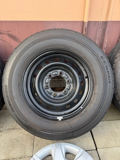 受け渡し確定ハイエース200系　LT夏タイヤ　純正ホイールキャップ付き