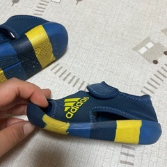 アディダスサンダルの画像