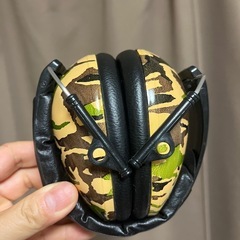 セット！子供用ヘルメットと大きな音から耳を守るイヤーマフの画像