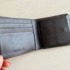 二つ折り財布の画像