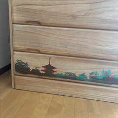 決まりました！オシャレな古都の柄の入った桐箪笥の画像