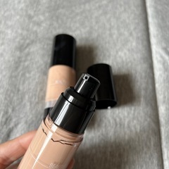 リキッドファンデーション2本の画像