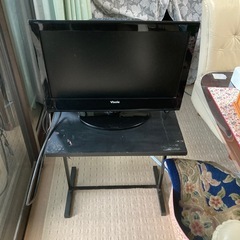 Visole 22型液晶テレビとブースターと台