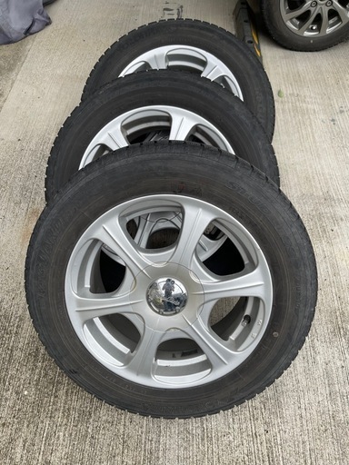 15インチ　ホイールとスタッドレス