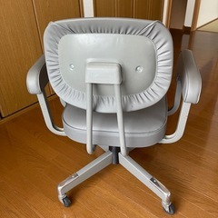 「値下げました」椅子の画像