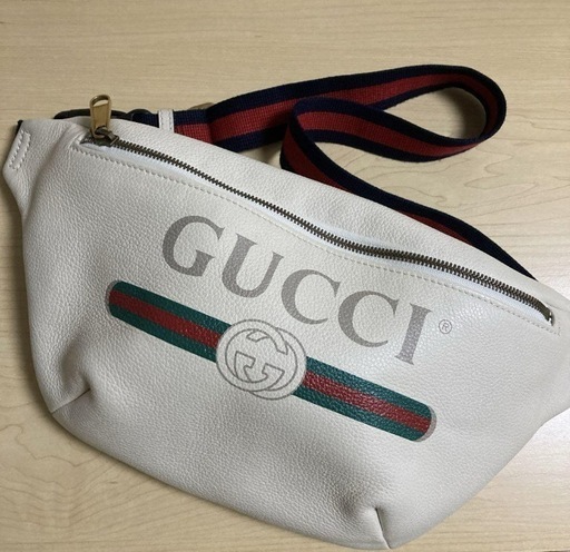 ⭐︎値下げしました⭐︎GUCCI ボディバッグ　ウエストバッグ　ホワイト　白　ロゴ