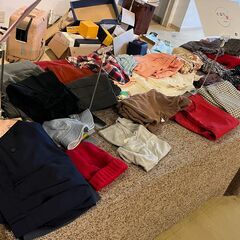 衣類を大量に整理中のため、無料でお譲りします！ 季節ものか...