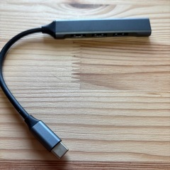 【DAISO】薄型Type-C ハブ(USB4ポート)の画像