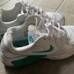 NIKE AIRMAX 23.5　の画像