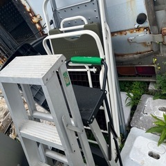 脚立どれでも1000円