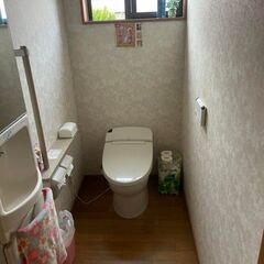 綺麗な６ＬＤＫ戸建て。広々とした庭付きで、二世帯や大家族にも最適。静かな環境と利便性を兼ね備えた快適な住まいです！母屋と平屋 − 福島県