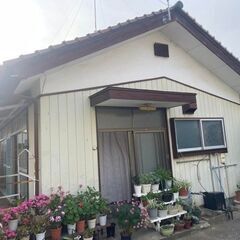 綺麗な６ＬＤＫ戸建て。広々とした庭付きで、二世帯や大家族にも最適。静かな環境と利便性を兼ね備えた快適な住まいです！母屋と平屋 - 不動産売買（マンション/一戸建て）