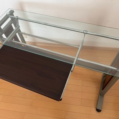 パソコンデスクの画像