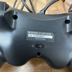 ELECOM ゲームコントローラー レッドの画像