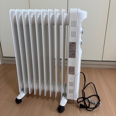 冬物処分 超美品　2022年製　ウェーブ型オイルヒーター　アイリ...