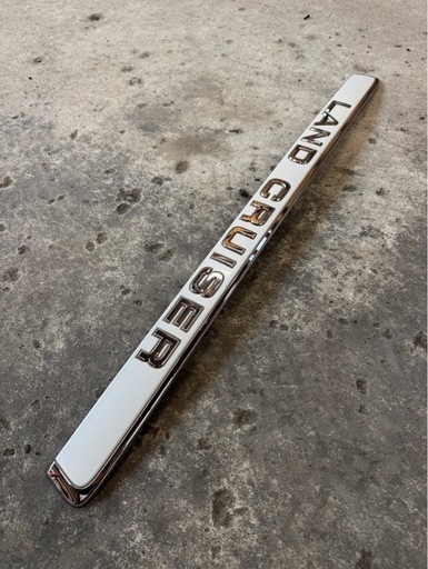 ランドクルーザー100系　バックドアガーニッシュ