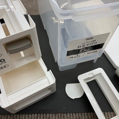 ニトリ　計量米びつの画像