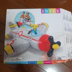 INTEX 飛行機 浮き輪 フロート 水鉄砲つき約1.3m×1.3mの画像