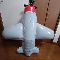 INTEX 飛行機 浮き輪 フロート 水鉄砲つき約1.3m×1.3mの画像