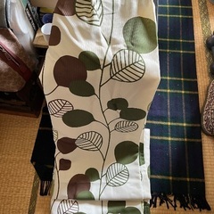 かなり前に購入したニトリのカーテンです。1枚の幅約108㌢ 高さ...