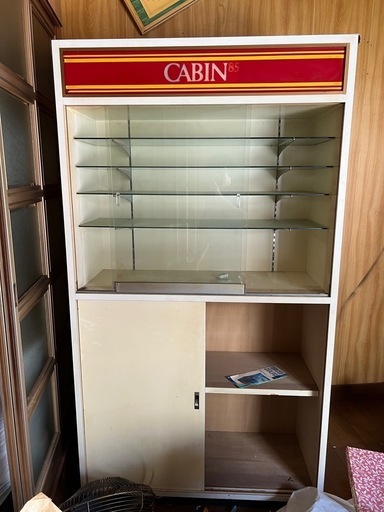 5/23まで　タバコ屋さんの棚　CABIN
