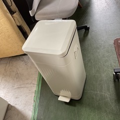 ゴミ箱　ペダルペール　ホワイト　中古の画像