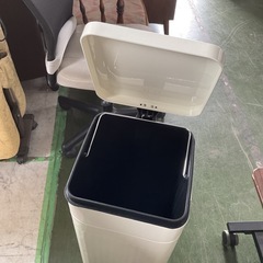 ゴミ箱　ペダルペール　ホワイト　中古の画像