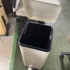ゴミ箱　ペダルペール　ホワイト　中古の画像