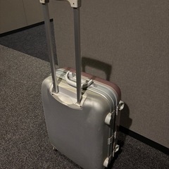 スーツケースの画像