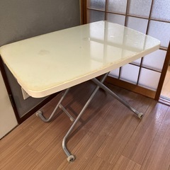 テーブル