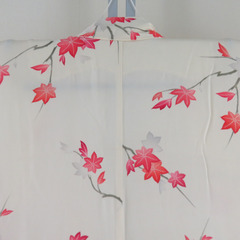 小紋 単衣 紅葉模様 クリーム色ｘ赤色 広衿 正絹 カジュアル 身丈148cm 【キモノオフ野々市若松店】の画像