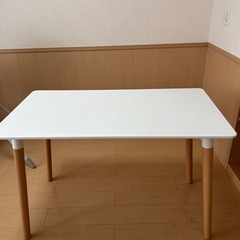 ダイニングテーブル