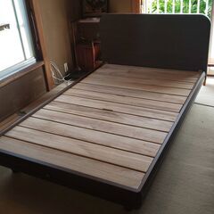 シモンズベッド　セミダブルサイズ（マットレス付き）の画像