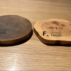 非売品 HOKKAIDO BALLPARK F.VILLAGE 木製コースター 2個の画像