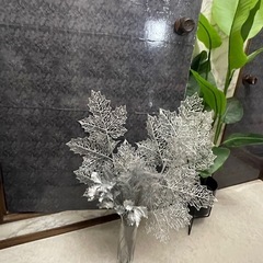 造花 シルバーやグレーの画像