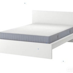中古のセミダブルベッドになります、