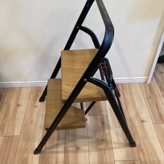 美品 脚立 踏み台 木目調 折りたたみ 2段 シービージャパン フォールディングステップ2段の画像