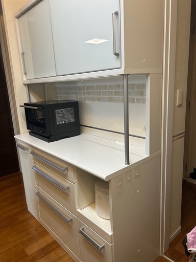 ホワイト食器棚