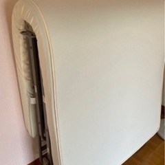 折りたたみベッドの画像