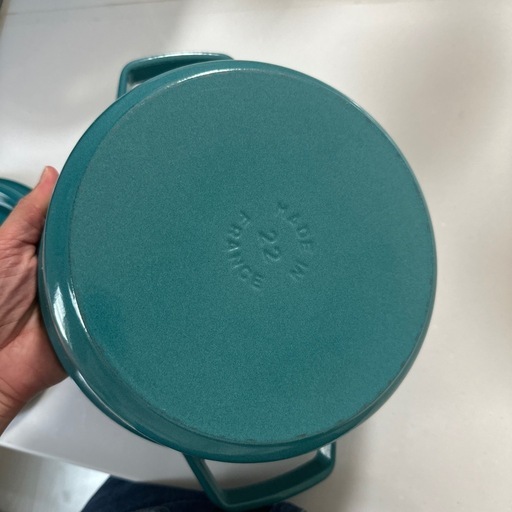 ストウブ美品ココット22センチラウンドユーカリ