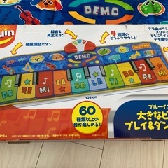 大きなピアノの画像